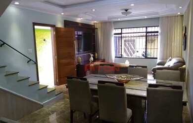 Imagem: A casa possui 4 Dormitórios, 5 Banheiros, 3 Vagas na garagem