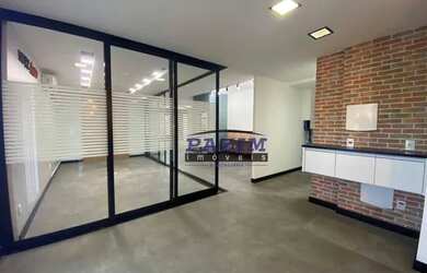 Imagem: O depósito possui 1 Vaga na garagem, 67m² de Área e está