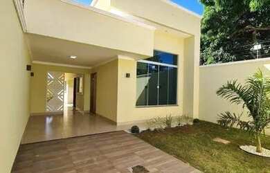 Imagem: A casa possui 2 Dormitórios e 1 Banheiro e está localizado