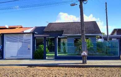 Imagem: A casa possui 3 Dormitórios, 3 Banheiros, 3 Vagas na garagem