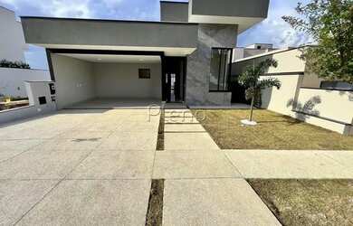 Imagem: A casa em condomínio possui 3 Dormitórios, 2 Banheiros, 4