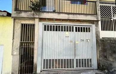 Imagem: A casa possui 3 Dormitórios, 2 Banheiros, 1 Vaga na garagem