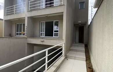 Imagem: A casa possui 3 Dormitórios, 5 Banheiros, 3 Vagas na garagem