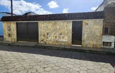 Imagem: A casa possui 3 Dormitórios, 3 Banheiros, 5 Vagas na garagem