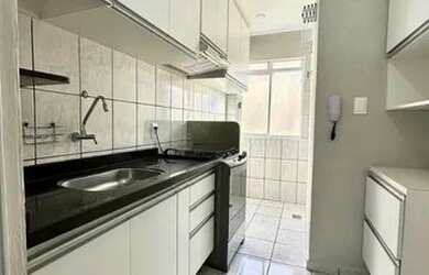 Imagem: O apartamento possui 2 Dormitórios, 1 Banheiro, 1 Vaga na garagem