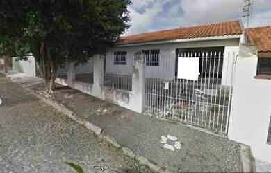 Imagem: A casa possui 3 Dormitórios, 1 Banheiro, 1 Vaga na garagem