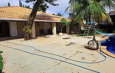 Imagem: A casa possui 3 Dormitórios, 5 Banheiros e 677m² de Área