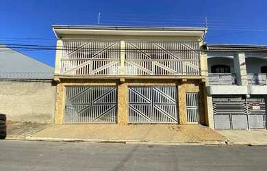 Imagem: A casa possui 3 Dormitórios, 4 Banheiros, 4 Vagas na garagem