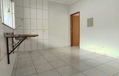 Imagem: A casa em condomínio possui 1 Dormitório, 1 Banheiro, 1 Vaga