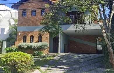 Imagem: A casa em condomínio possui 4 Dormitórios, 3 Banheiros, 2