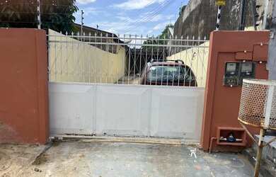 Imagem: A casa possui 2 Dormitórios e 1 Banheiro e está localizado