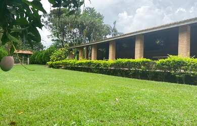 Imagem 13: Condomínio fechado. Piscina, Churrasqueira, 5.000m² de Áreae3 Banheiros