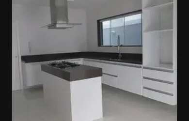 Imagem 8: Casa de condomínio para venda possui 410 metros quadrados com 4 quartos