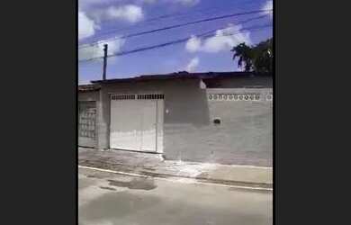 Imagem: A casa possui 3 Dormitórios e 3 Banheiros e está localizado