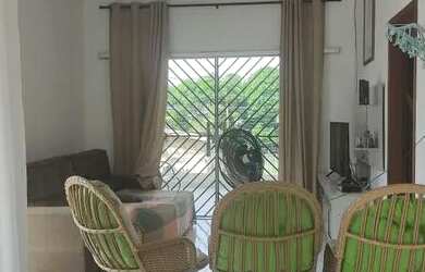 Imagem: A casa possui 3 Dormitórios, 3 Banheiros, 200m² de Área e