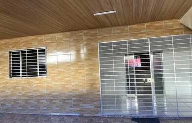 Imagem: A casa possui 3 Dormitórios, 1 Banheiro, 1 Vaga na garagem