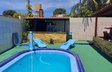 Imagem: A casa possui 5 Dormitórios, 4 Banheiros e 4 Vagas na garagem