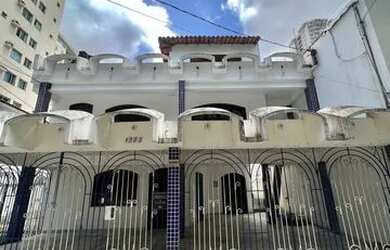 Imagem: A casa possui 2 Dormitórios, 3 Banheiros, 1 Vaga na garagem