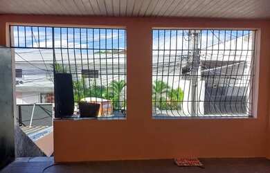 Imagem: A casa possui 2 Dormitórios, 1 Banheiro e 92m² de Área e