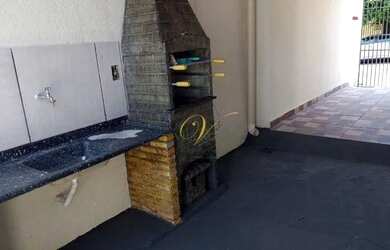 Imagem: A casa possui 3 Dormitórios, 2 Banheiros, 2 Vagas na garagem