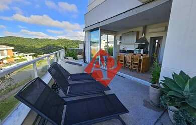 Imagem: A casa em condomínio possui 5 Dormitórios, 5 Banheiros, 5