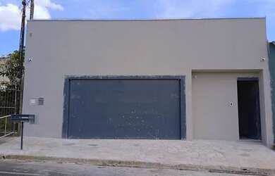 Imagem: A casa possui 3 Dormitórios, 2 Banheiros, 3 Vagas na garagem