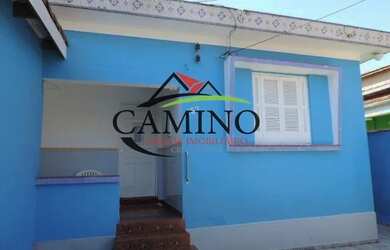 Imagem: A casa possui 3 Dormitórios, 2 Banheiros, 1 Vaga na garagem