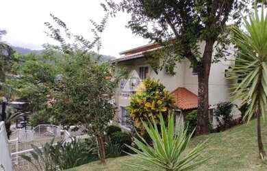 Imagem: A casa em condomínio possui 4 Dormitórios, 3 Banheiros, 2