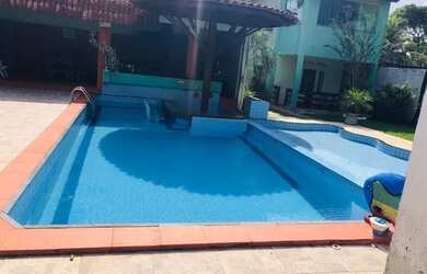 Imagem: A casa possui 4 Dormitórios, 4 Banheiros, 5 Vagas na garagem