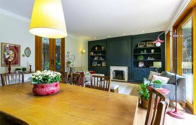 Imagem: A casa à venda possui 3 Dormitórios, 3 Banheiros, 2 Vagas