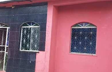 Imagem: A casa possui 3 Dormitórios, 2 Banheiros, 1 Vaga na garagem