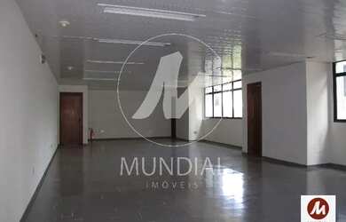 Imagem: O depósito possui 2 Vagas na garagem, 169m² de Área e está