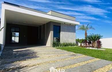 Imagem: A casa em condomínio possui 3 Dormitórios, 2 Banheiros, 4