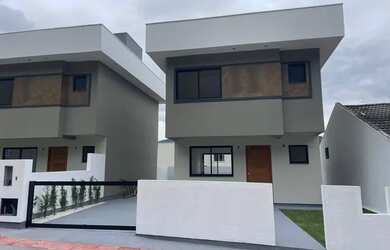 Imagem: A casa possui 3 Dormitórios, 3 Banheiros, 3 Vagas na garagem