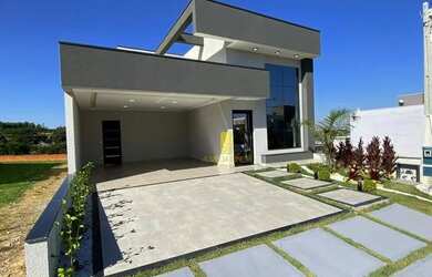 Imagem: A casa em condomínio possui 3 Dormitórios, 3 Banheiros, 4