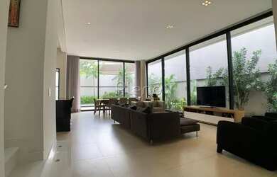 Imagem 10: Venda Casa com 325,09 metroQuadrado, 5 dormitório s , 3 vaga s . Swiss...