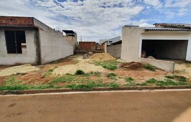 Imagem: O terreno à venda possui e está localizado em Jardim Maria