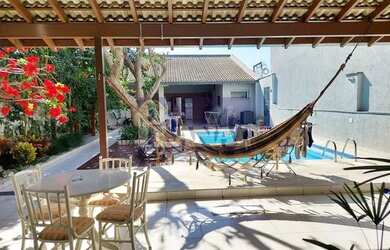 Imagem: A casa possui 4 Dormitórios, 5 Banheiros, 5 Vagas na garagem