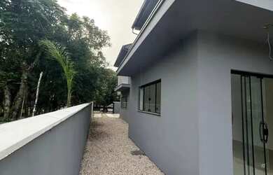 Imagem: A casa possui 2 Dormitórios, 1 Banheiro, 1 Vaga na garagem