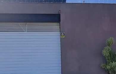 Imagem: A casa possui 3 Dormitórios, 4 Banheiros, 3 Vagas na garagem