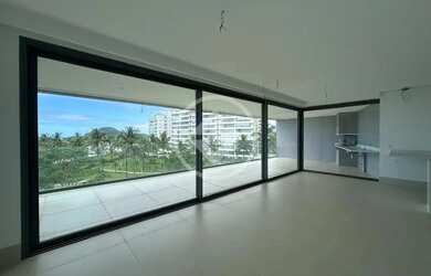 Imagem: O apartamento possui 4 Dormitórios, 5 Banheiros, 3 Vagas na