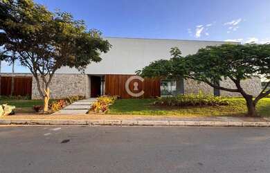 Imagem: A casa em condomínio possui 4 Dormitórios, 5 Banheiros, 4