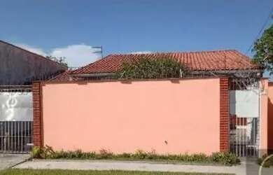 Imagem: A casa possui 2 Dormitórios, Acomodam 10 pessoas, 4 Vagas na