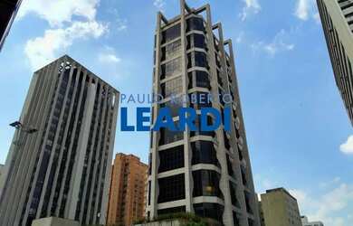 Imagem: O depósito possui 5 Vagas na garagem e 7m² de Área e está