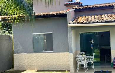 Imagem: A casa possui 4 Dormitórios, 2 Banheiros, 5 Vagas na garagem