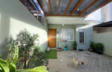 Imagem: A casa possui 3 Dormitórios, 3 Banheiros, 1 Vaga na garagem