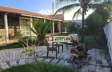 Imagem: A casa possui 4 Dormitórios, 4 Banheiros, 2 Vagas na garagem