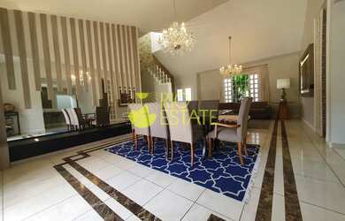 Imagem: A casa possui 4 Dormitórios, 5 Banheiros, 2 Vagas na garagem