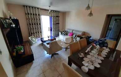 Imagem: O apartamento possui 3 Dormitórios, 1 Banheiro, 2 Vagas na