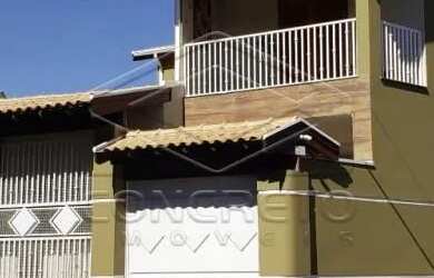 Imagem: A casa possui 3 Dormitórios, 4 Banheiros, 3 Vagas na garagem